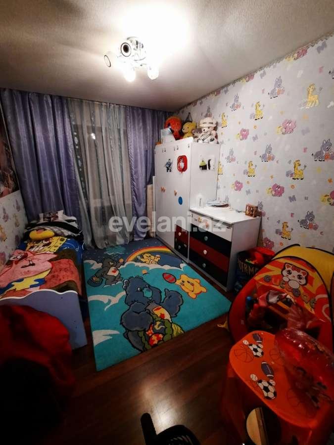 Sale, old building, 3 room, 70 m², Bakikhanov d.