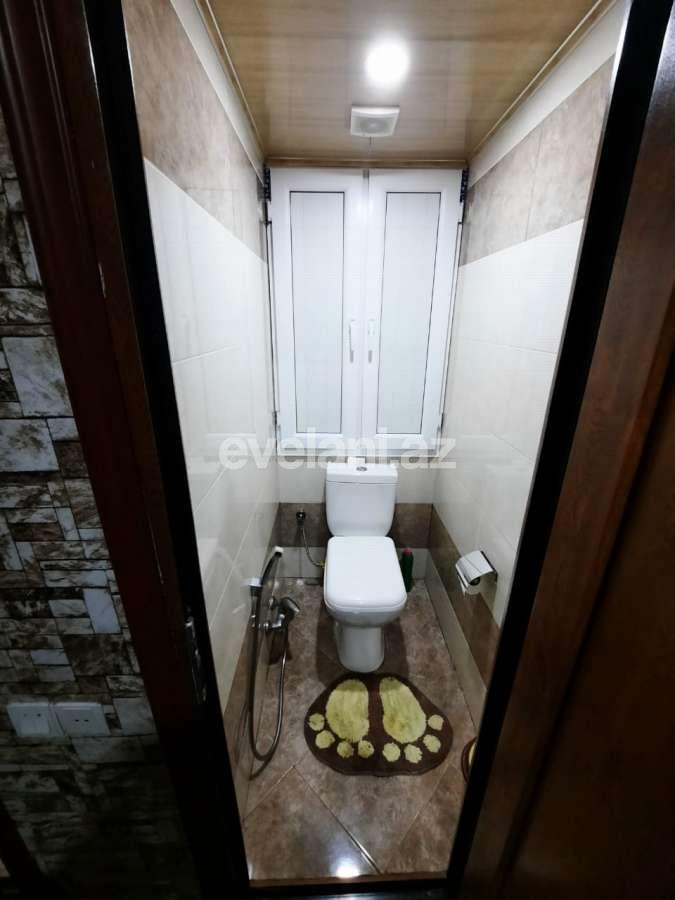 Sale, old building, 3 room, 70 m², Bakikhanov d.