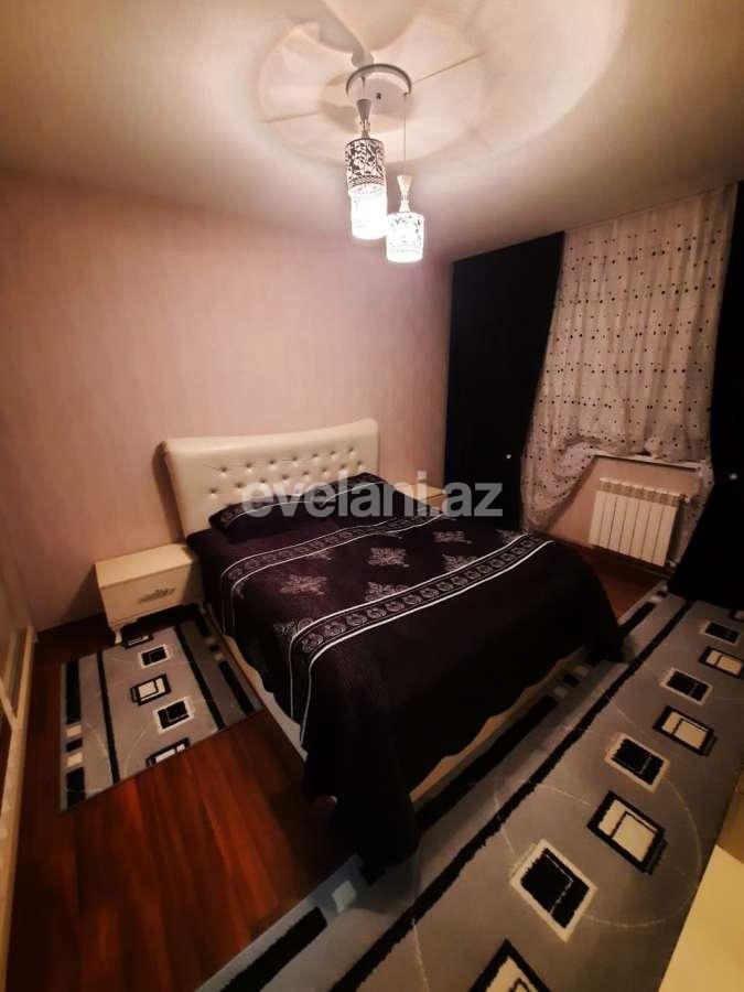 Sale, old building, 3 room, 70 m², Bakikhanov d.