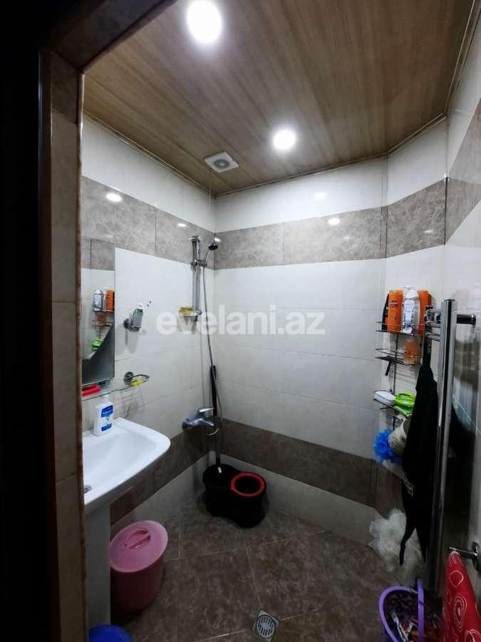 Sale, old building, 3 room, 70 m², Bakikhanov d.