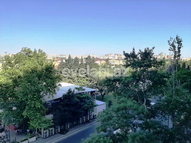 Sale, old building, 3 room, 100 m², Ganjlik m.