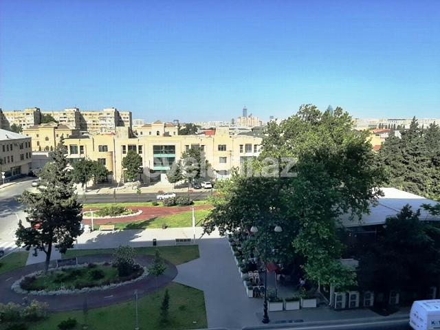 Sale, old building, 3 room, 100 m², Ganjlik m.