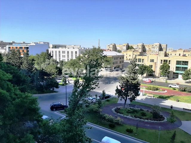 Sale, old building, 3 room, 100 m², Ganjlik m.