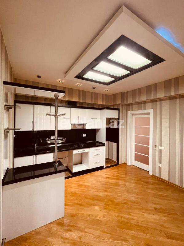 Продаётся, новостройка, 3-комнаты, 140 m², Элмляр Академиясы m.