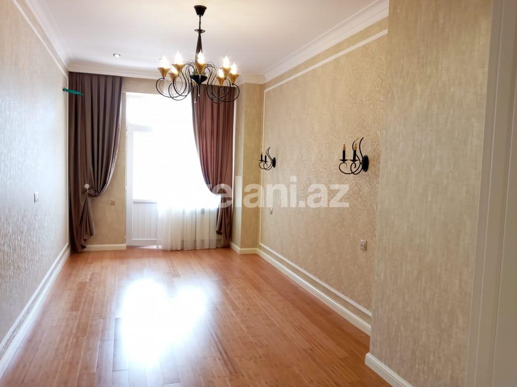 Satılır, yeni tikili, 2 otaqlı, 71 m², İnşaatçılar m.
