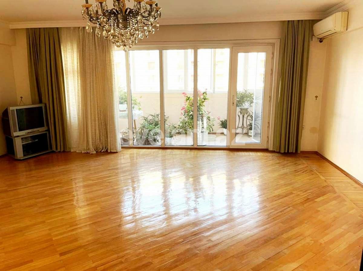 Satılır, köhnə tikili, 3 otaqlı, 100 m², Elmlər Akademiyası m.