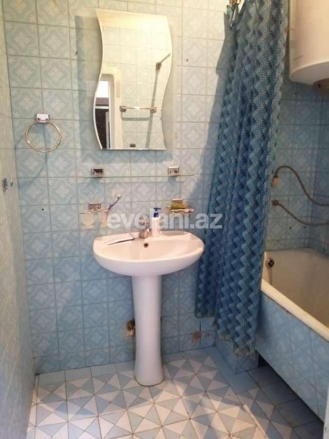 Sale, old building, 4 room, 120 m², Sahil m.