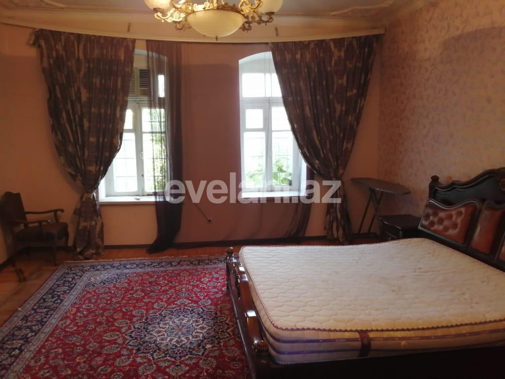 Sale, old building, 4 room, 120 m², Sahil m.