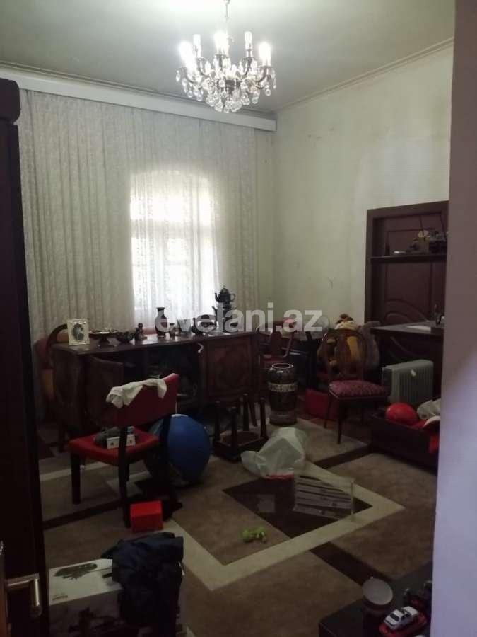 Sale, old building, 4 room, 120 m², Sahil m.