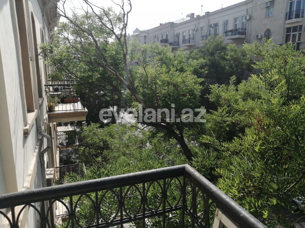 Sale, old building, 4 room, 120 m², Sahil m.