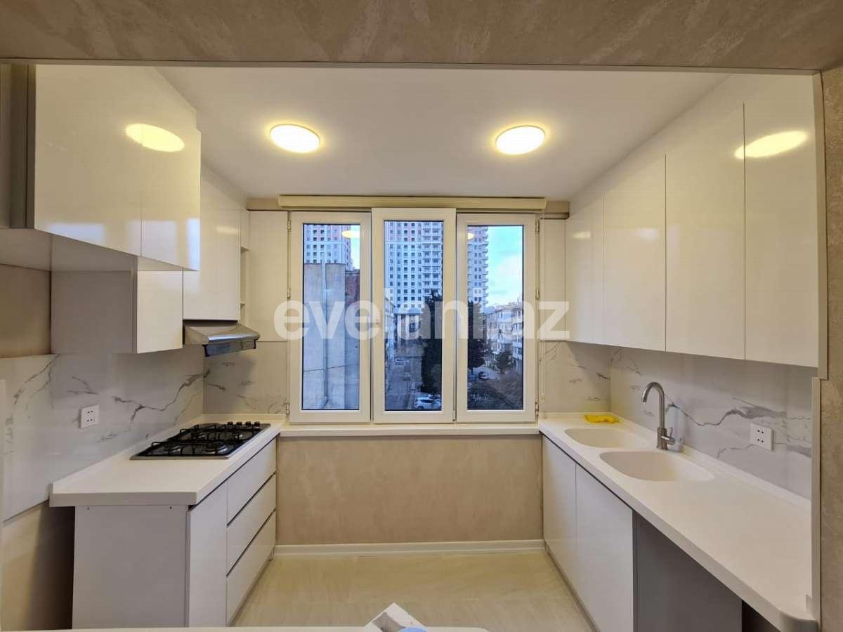 Продаётся, вторичка, 3-комнаты, 55 m², Элмляр Академиясы m.