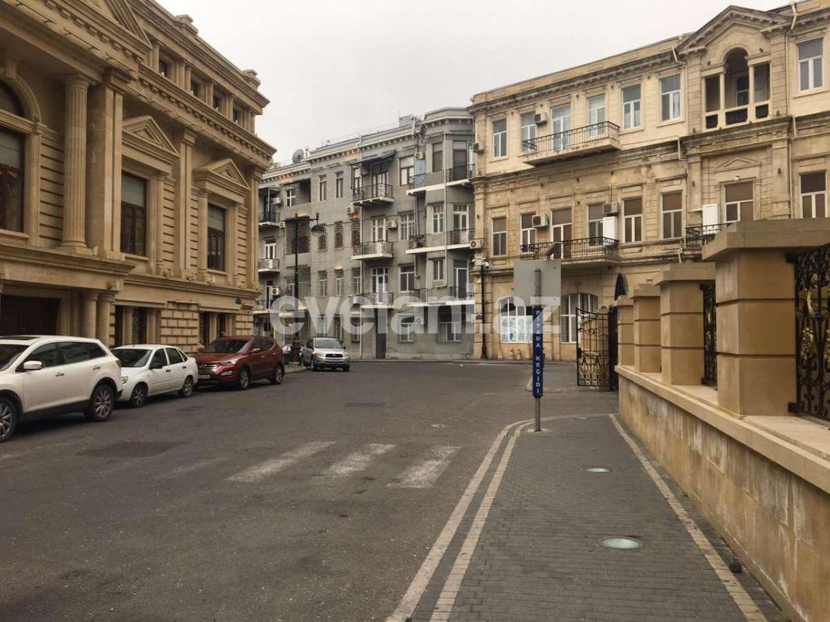 Sale, old building, 4 room, 100 m², Baku, Sabail r, Icheri Sheher m.