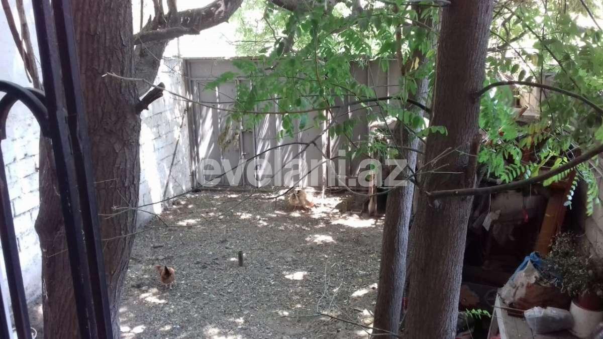 Satılır, köhnə tikili, 3 otaqlı, 70 m², Bakı, Binəqədi r, 7-ci mikrorayon q, Azadlıq prospekti m.