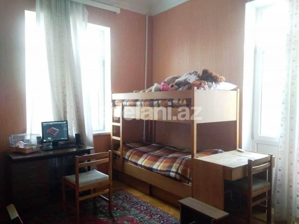 Sale, old building, 3 room, 80 m², Elmlar Akademiyası m.