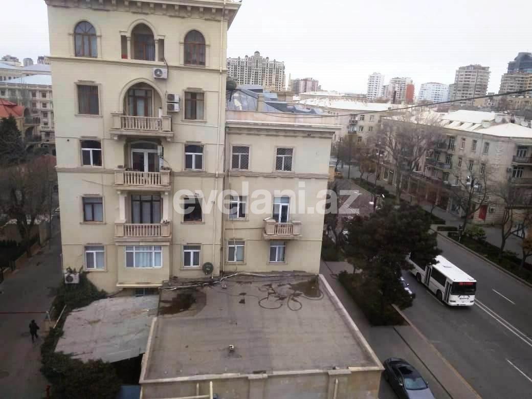 Sale, old building, 3 room, 80 m², Elmlar Akademiyası m.
