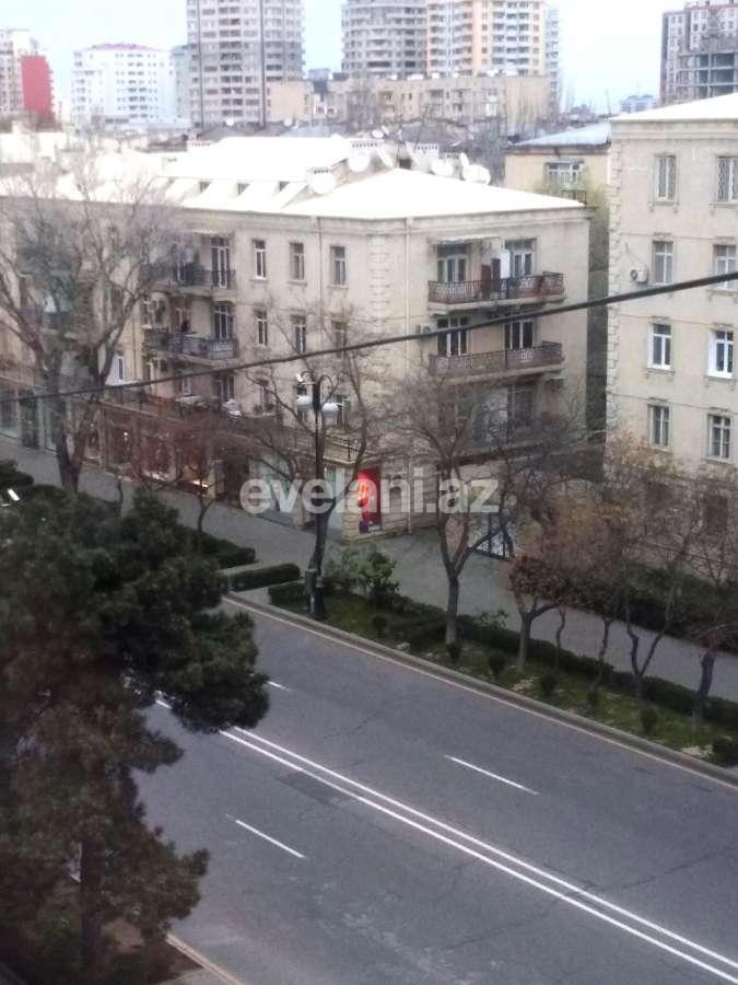 Sale, old building, 3 room, 80 m², Elmlar Akademiyası m.