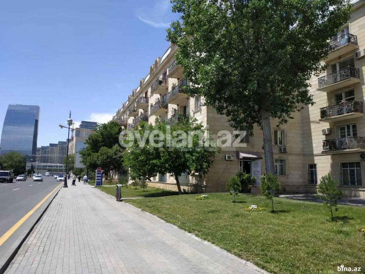 Rent, old building, 3 room, 90 m², Shah Ismail Khatai m.