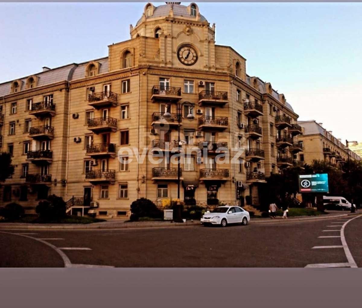 Rent, old building, 3 room, 90 m², Shah Ismail Khatai m.