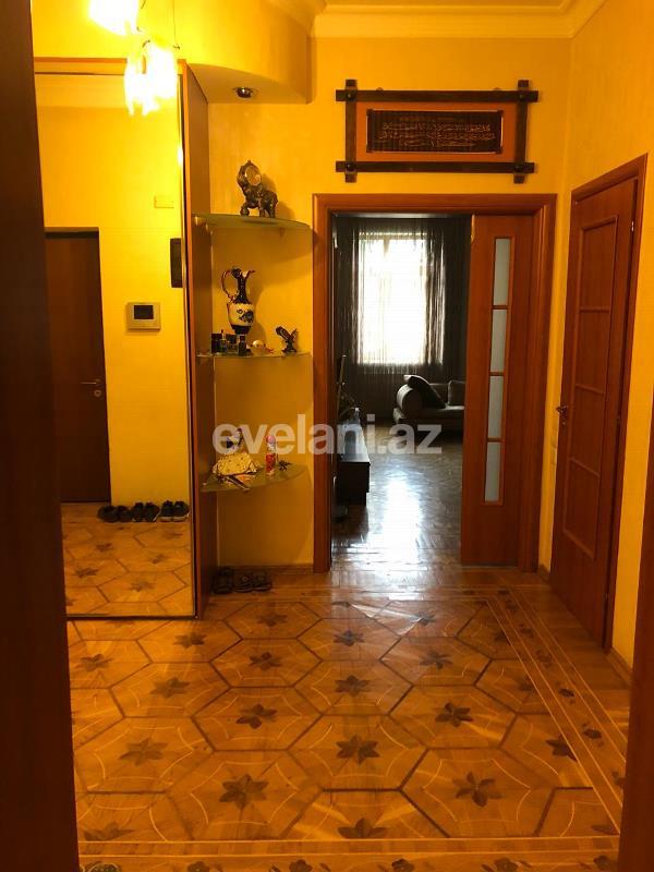 Satılır, köhnə tikili, 4 otaqlı, 150 m², Elmlər Akademiyası m.