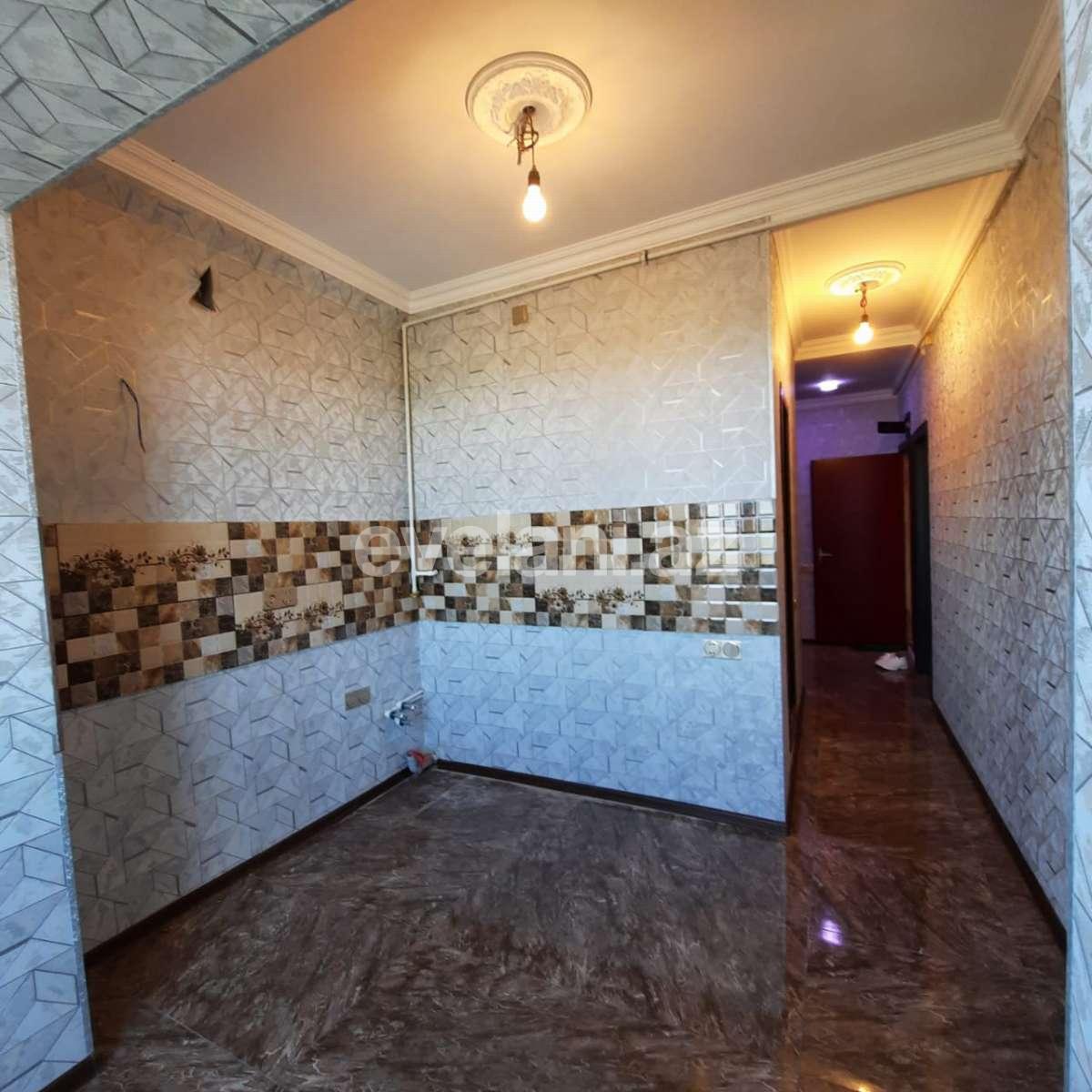 Satılır, köhnə tikili, 2 otaqlı, 60 m², Yeni Günəşli q.