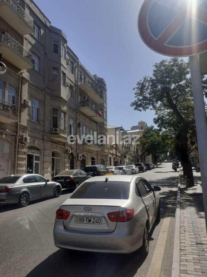 Satılır, köhnə tikili, 2 otaqlı, 66 m², Bakı, Səbail r, İçəri Şəhər m.