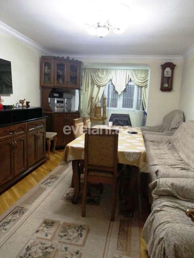 Sale, old building, 4 room, 100 m², Surakhani d.