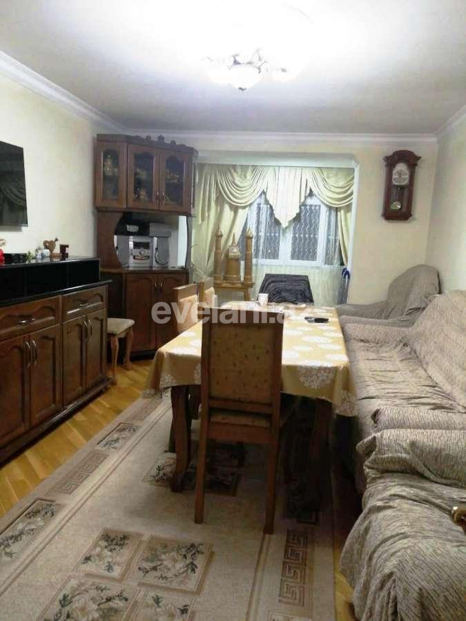 Sale, old building, 4 room, 100 m², Surakhani d.