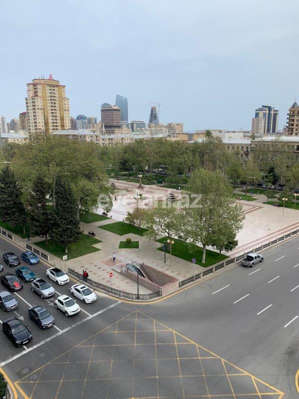 Satılır, köhnə tikili, 3 otaqlı, 50 m², 28 may m.