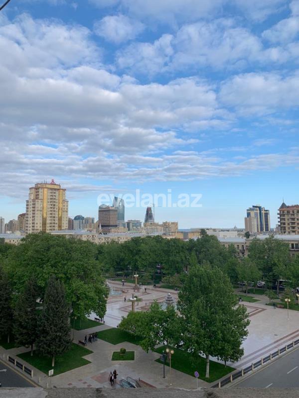 Satılır, köhnə tikili, 3 otaqlı, 50 m², 28 may m.