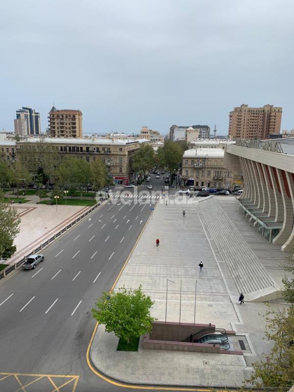 Satılır, köhnə tikili, 3 otaqlı, 50 m², 28 may m.