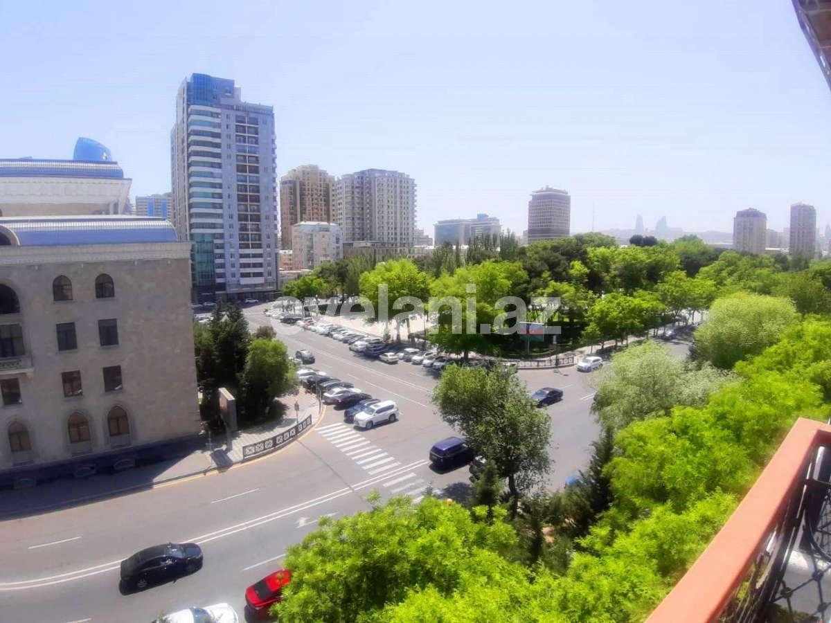 Продаётся, вторичка, 2-комнаты, 68 m², 28 мая m.