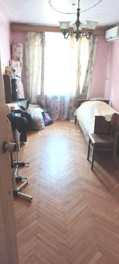 Satılır, köhnə tikili, 3 otaqlı, 70 m², Elmlər Akademiyası m.