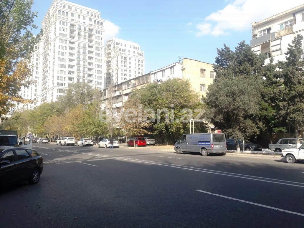 Satılır, köhnə tikili, 3 otaqlı, 70 m², Elmlər Akademiyası m.