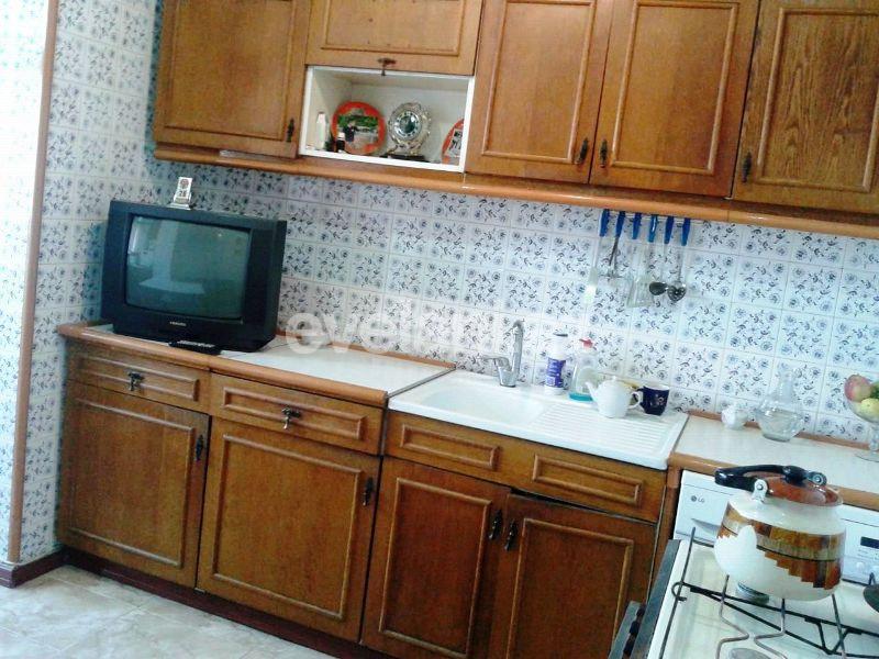 Satılır, köhnə tikili, 5 otaqlı, 100 m², Xalqlar Dostluğu m.