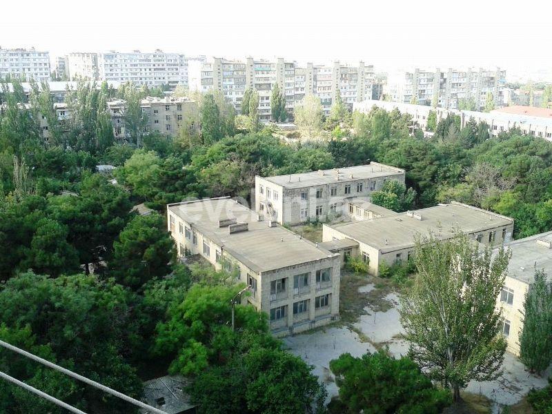 Satılır, köhnə tikili, 5 otaqlı, 100 m², Xalqlar Dostluğu m.