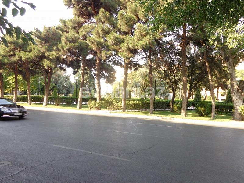 Sale, old building, 3 room, 100 m², Elmlar Akademiyası m.