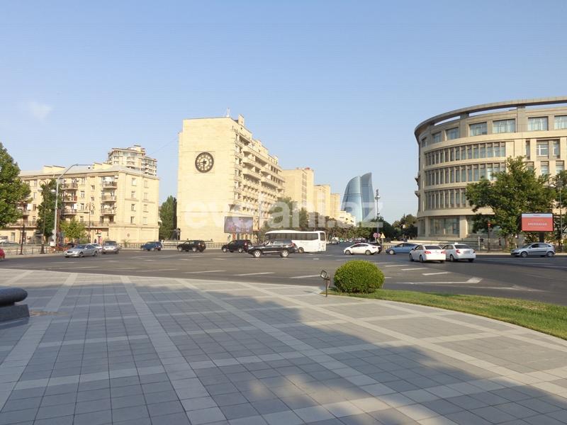 Sale, old building, 3 room, 100 m², Elmlar Akademiyası m.