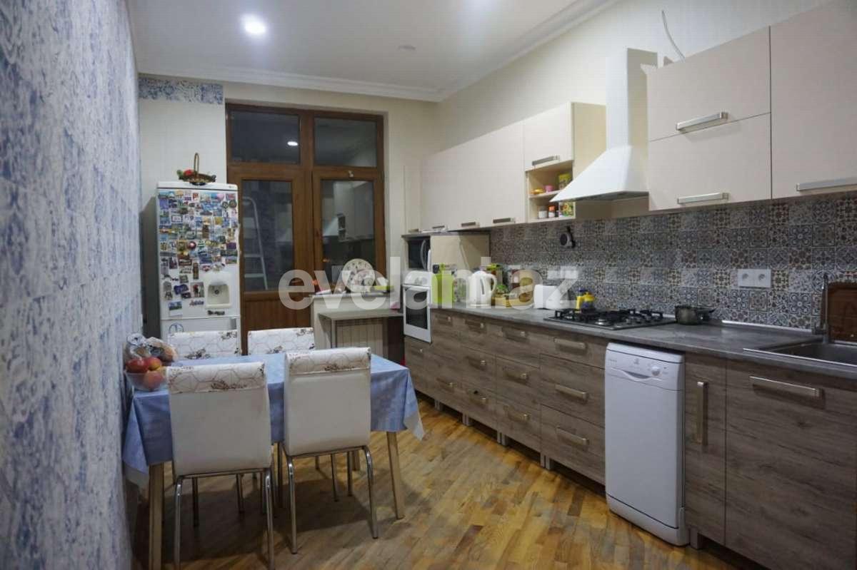 Satılır, yeni tikili, 3 otaqlı, 150 m², 8 Noyabr m.