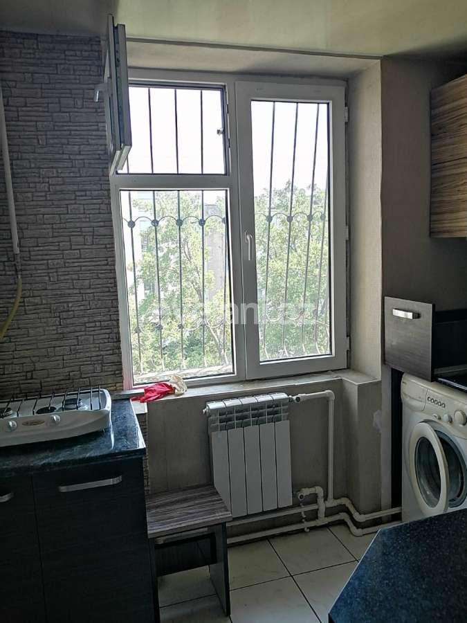 Kirayə verilir, köhnə tikili, 3 otaqlı, 80 m², Elmlər Akademiyası m.