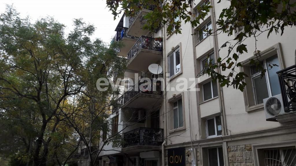 Rent, old building, 3 room, 70 m², Elmlar Akademiyası m.