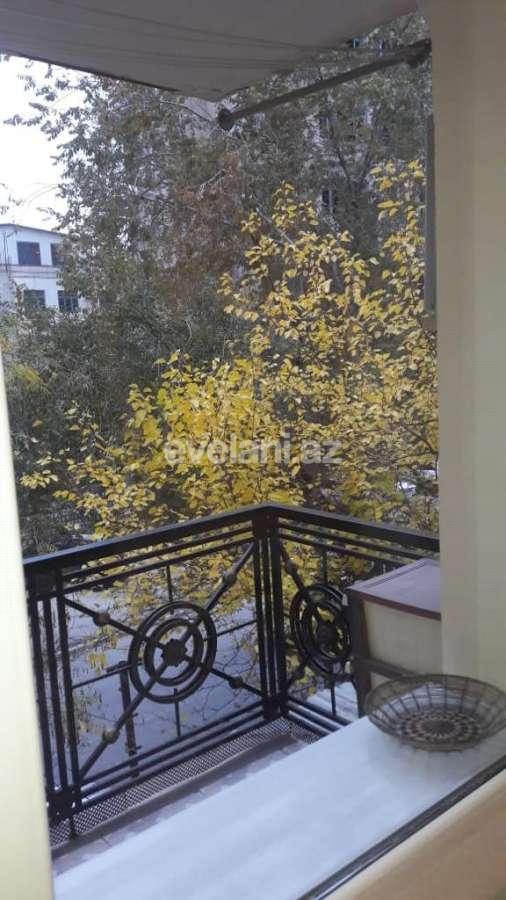 Rent, old building, 3 room, 70 m², Elmlar Akademiyası m.