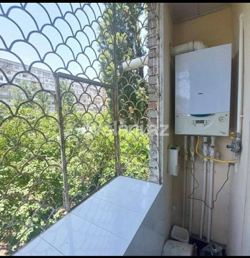 Sale, old building, 3 room, 60 m², Inshaatchilar m.