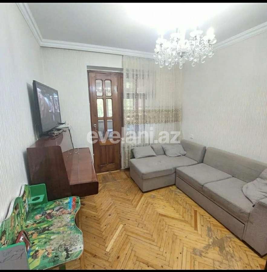 Sale, old building, 3 room, 60 m², Inshaatchilar m.