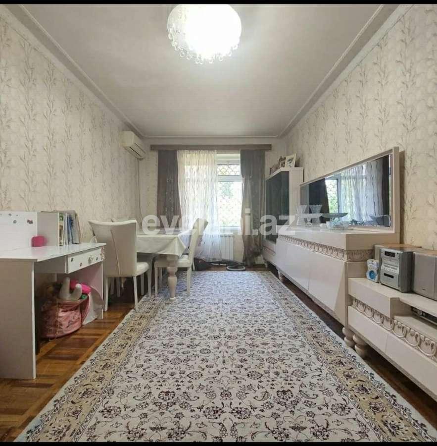 Sale, old building, 3 room, 60 m², Inshaatchilar m.