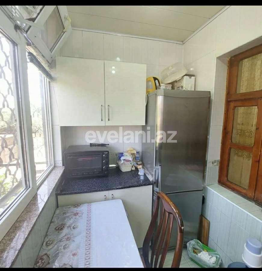 Sale, old building, 3 room, 60 m², Inshaatchilar m.