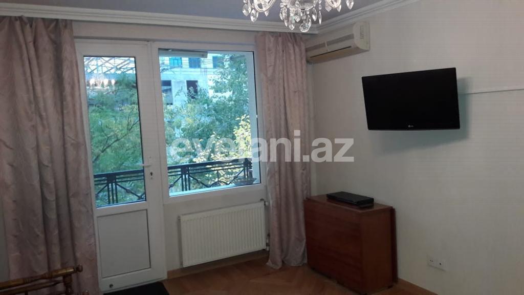 Kirayə verilir, köhnə tikili, 3 otaqlı, 75 m², Elmlər Akademiyası m.