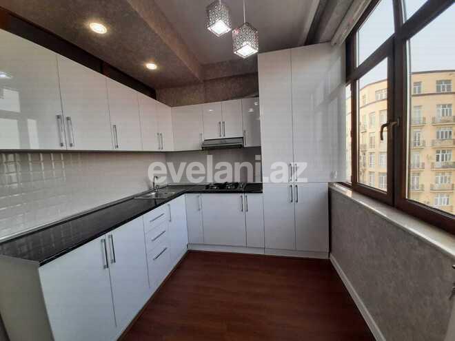 Satılır, yeni tikili, 2 otaqlı, 60 m², 8-ci mikrorayon q.