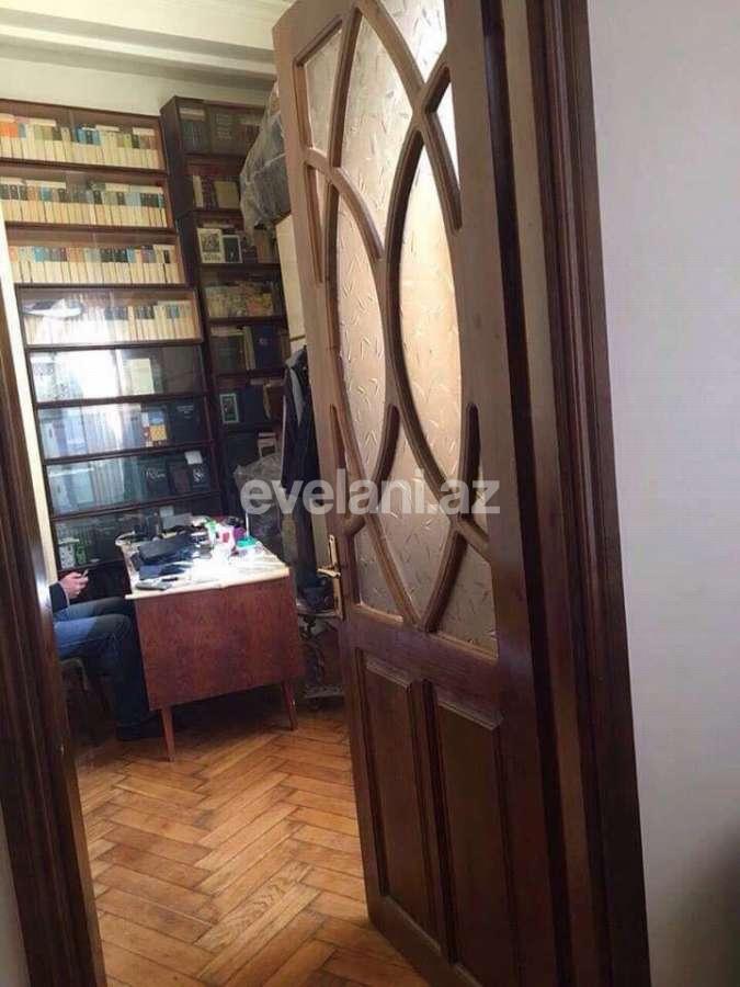 Sale, old building, 3 room, 100 m², Sahil m.