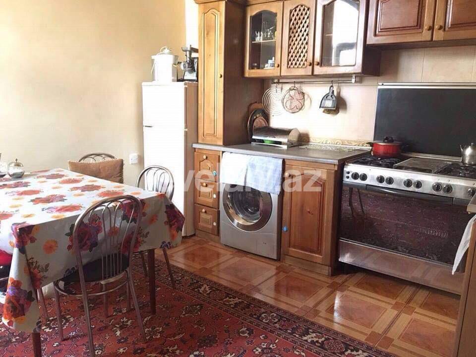 Sale, old building, 3 room, 100 m², Sahil m.