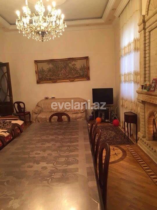 Sale, old building, 3 room, 100 m², Sahil m.